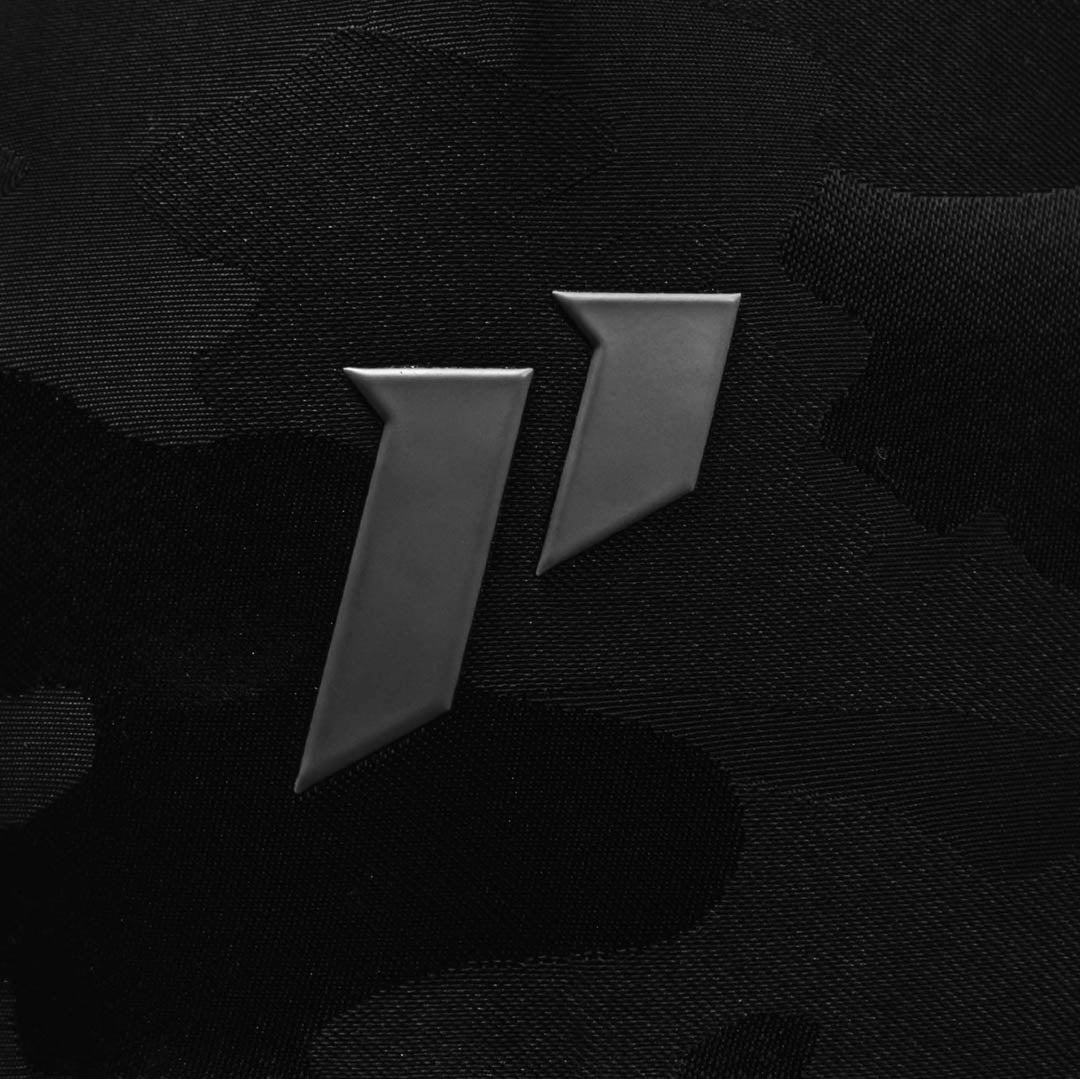#color_black-camo