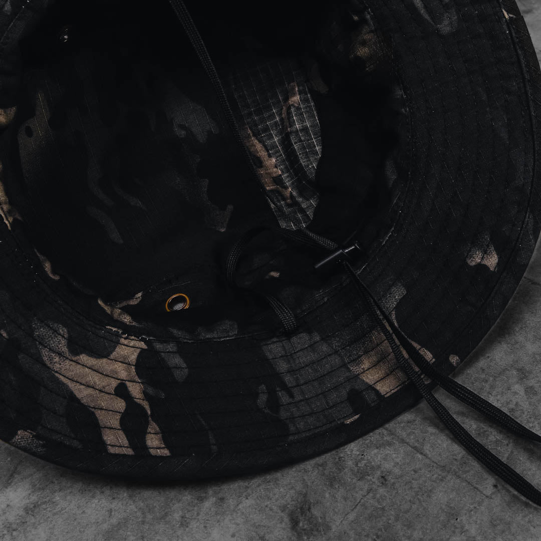 #color_black-camo